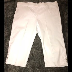 ⬇️⬇️Women’s Capris